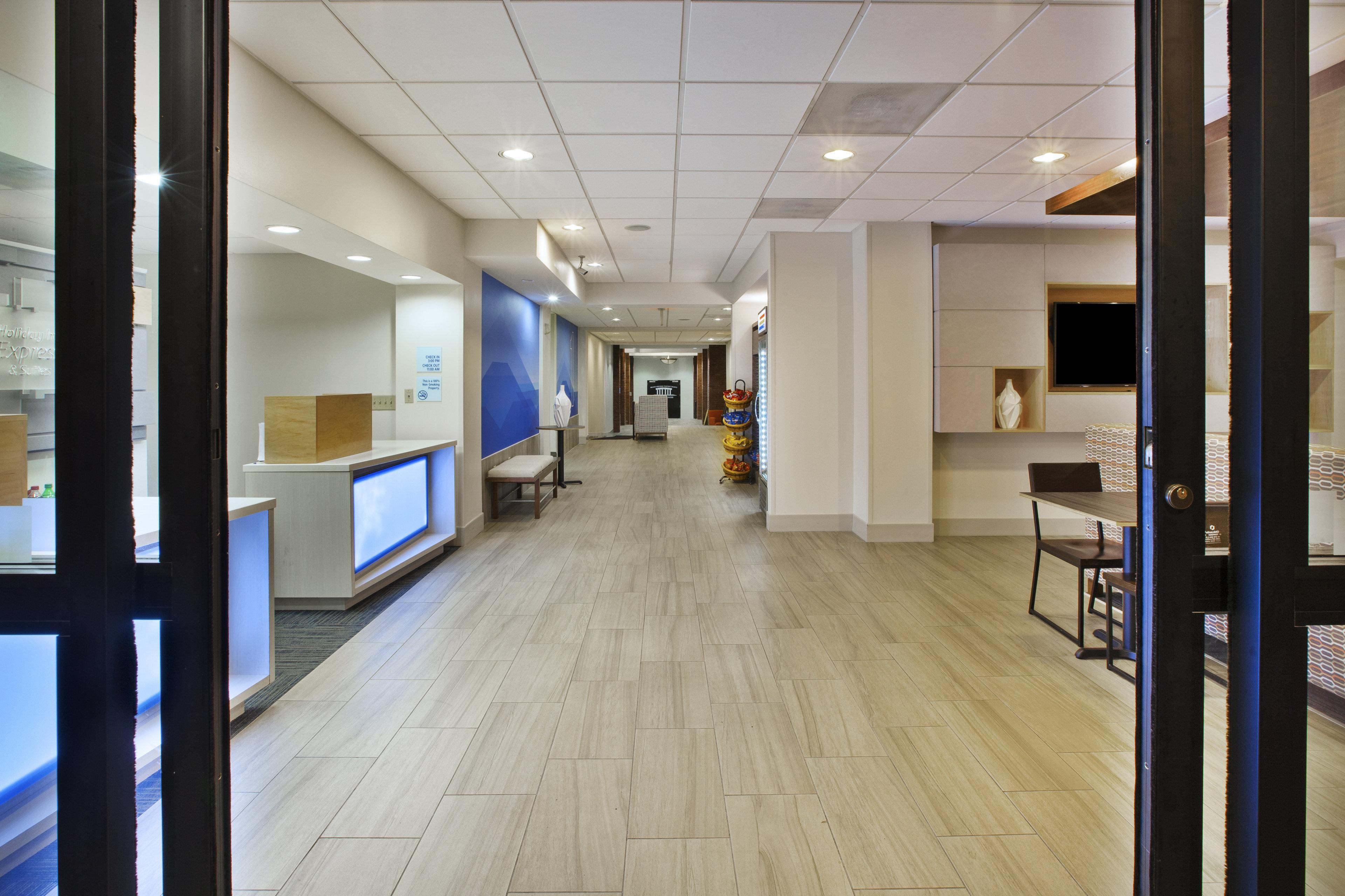 Holiday Inn Express Hotel & Suites Manchester Conference Center By Ihg Zewnętrze zdjęcie