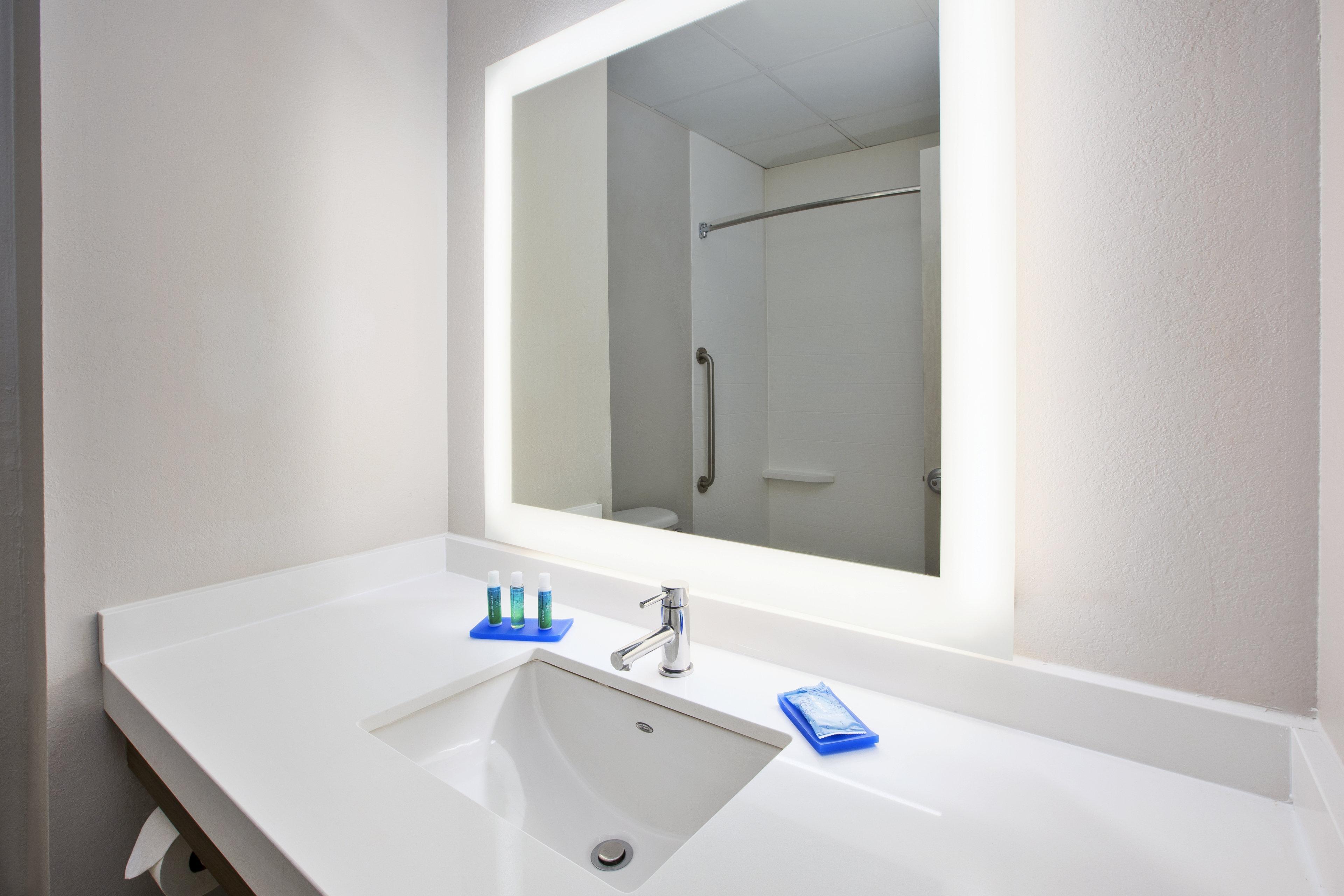 Holiday Inn Express Hotel & Suites Manchester Conference Center By Ihg Zewnętrze zdjęcie